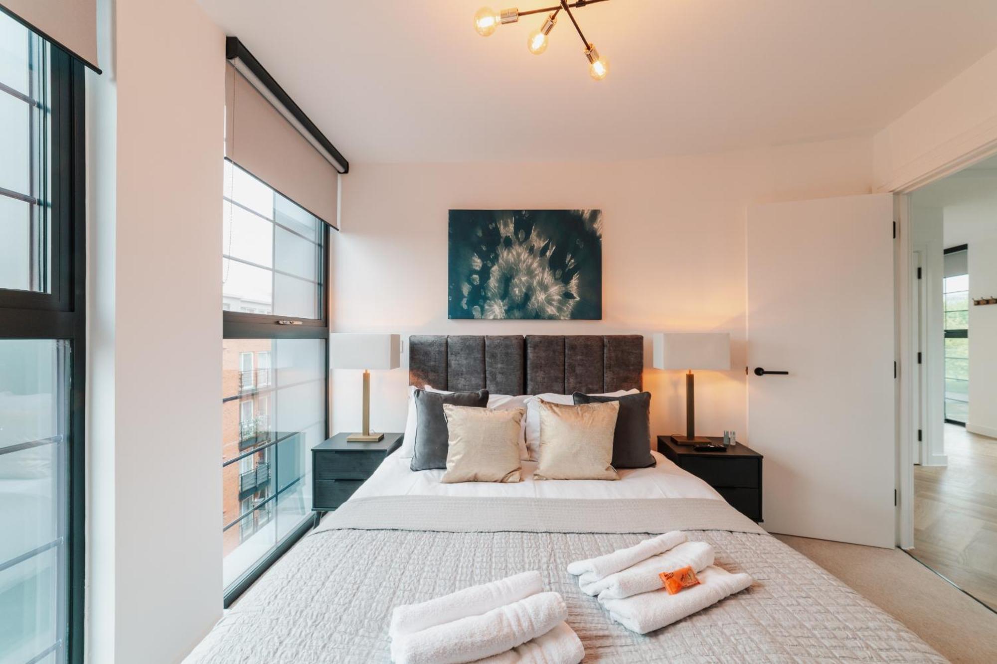 Luxury City & Canal View Stylish Pad, Family, Contractors, Fast Wifi Birmingham Bagian luar foto
