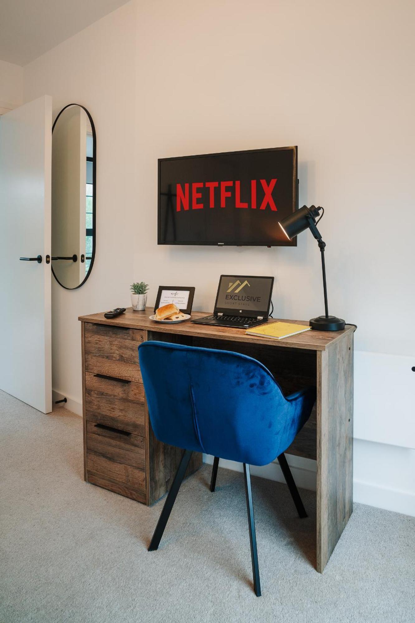 Luxury City & Canal View Stylish Pad, Family, Contractors, Fast Wifi Birmingham Bagian luar foto